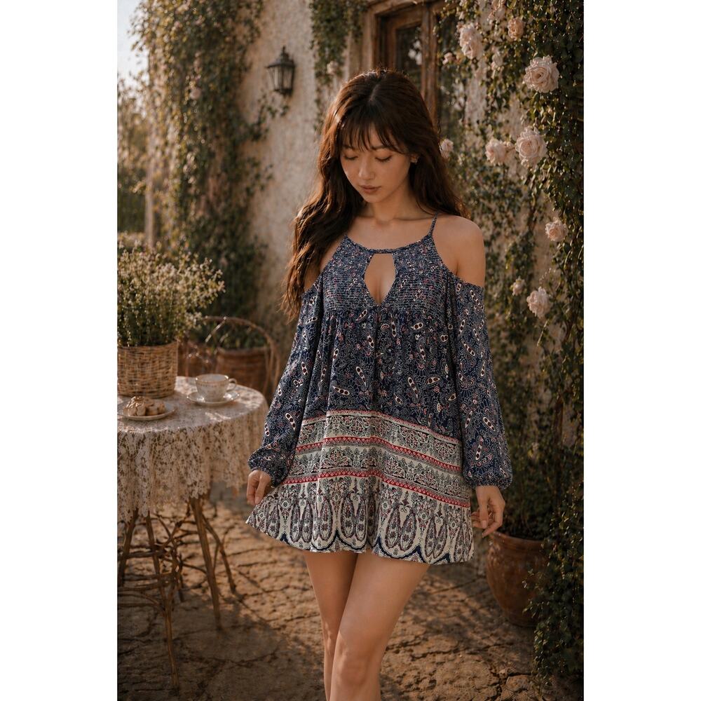 New flowy boho festival vibes cold shoulder tunic Sz L